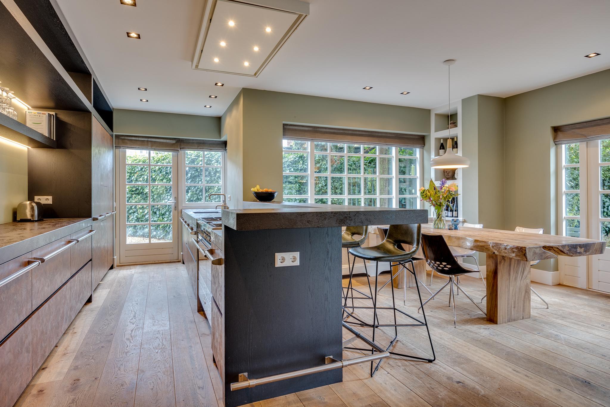 Villa for sale in Hilversum, The Netherlands Helmerslaan 11 1215 BT