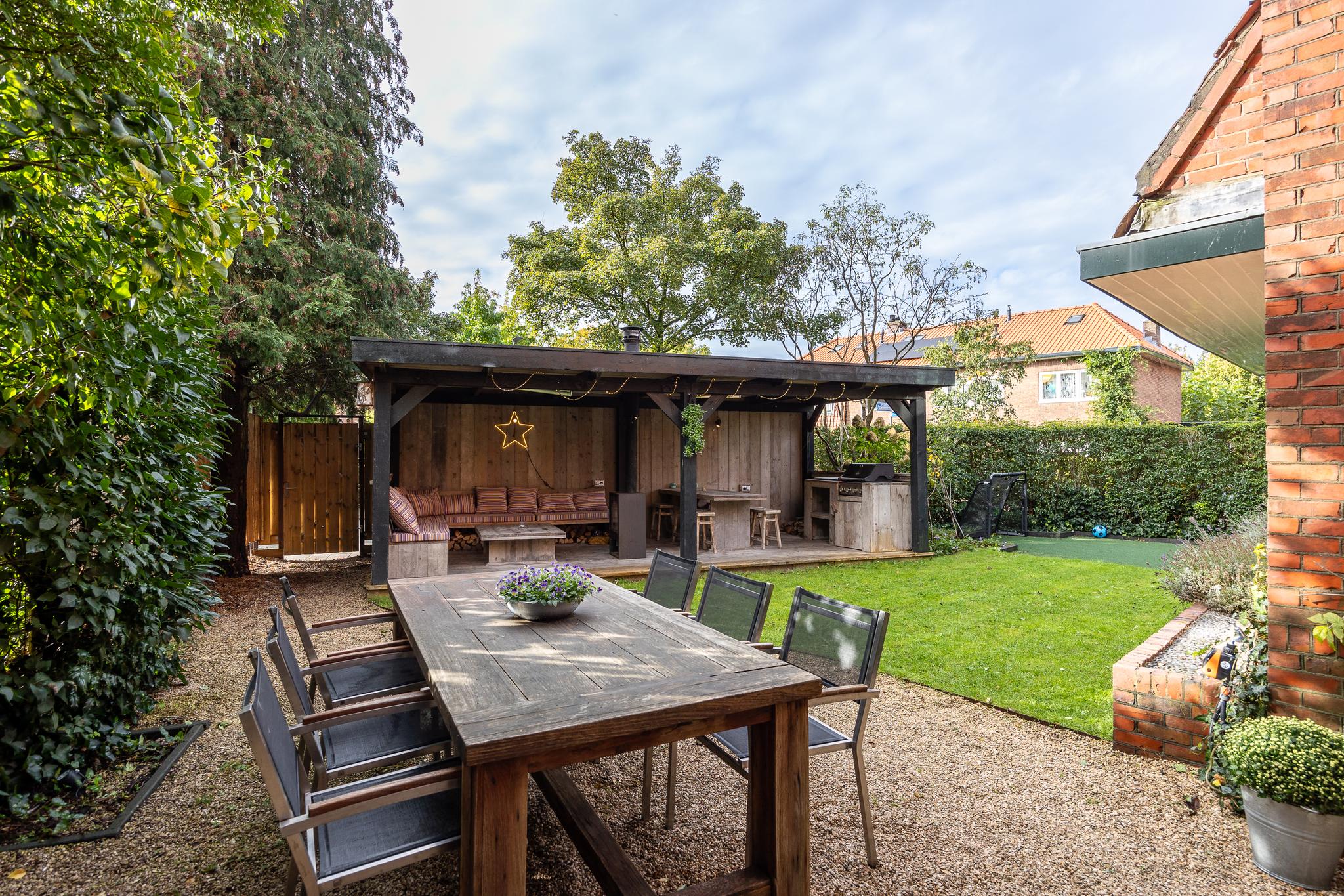 Villa for sale in Hilversum, The Netherlands Helmerslaan 11 1215 BT