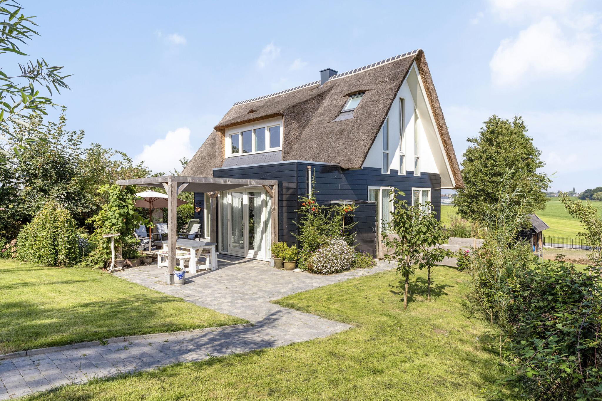 Villa for sale in Leidschendam, The Netherlands Ondermeerweg 35 2266