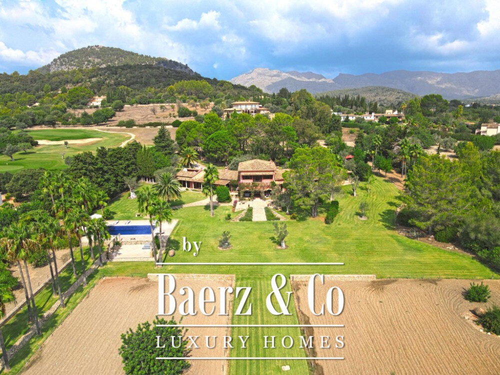 Large finca with beautiful garden in an exclusive area image