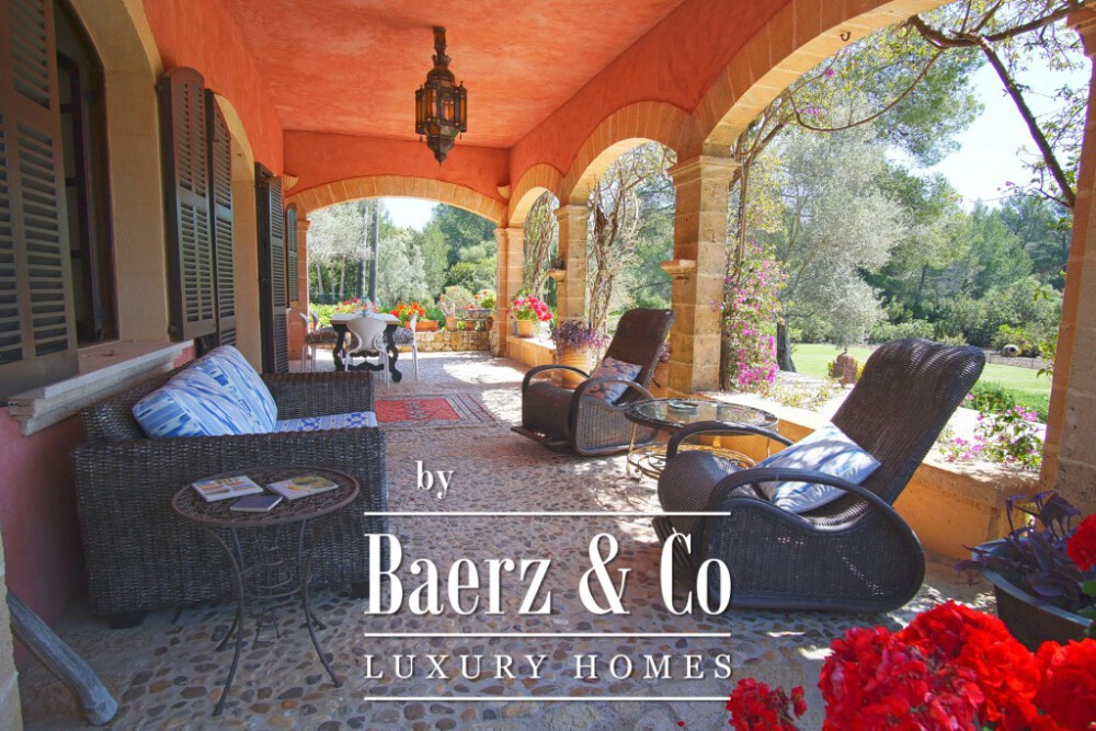 Large finca with beautiful garden in an exclusive area image