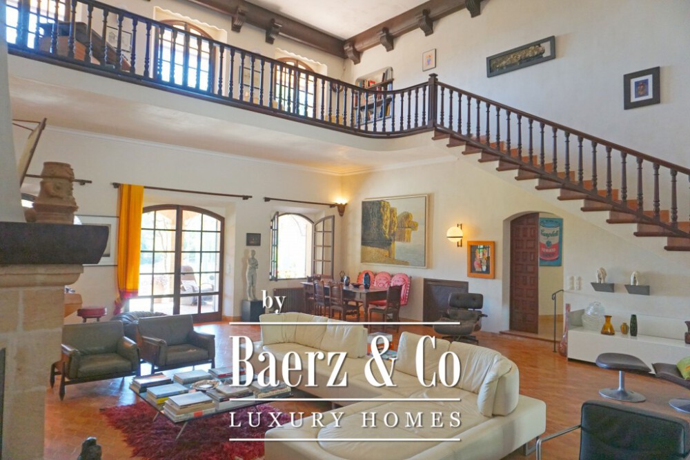 Large finca with beautiful garden in an exclusive area image