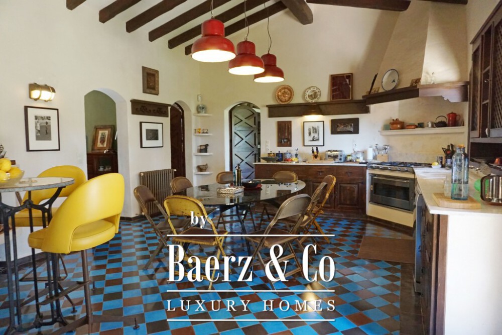 Large finca with beautiful garden in an exclusive area image