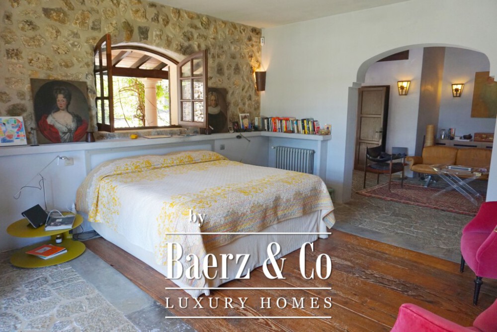 Large finca with beautiful garden in an exclusive area image