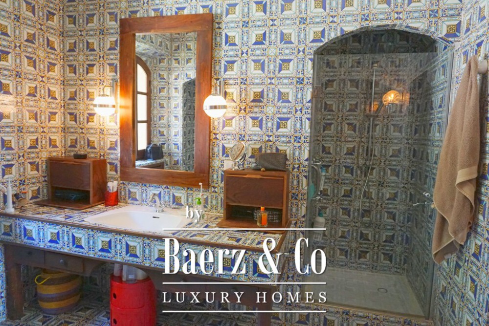 Large finca with beautiful garden in an exclusive area image