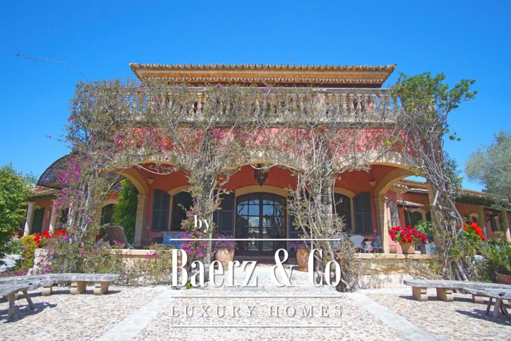 Large finca with beautiful garden in an exclusive area image