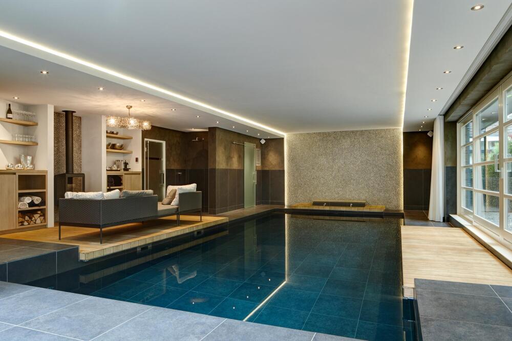 Landhuis price on application in Breda, The Netherlands Montenspark 1