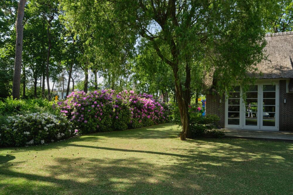 Landhuis price on application in Breda, The Netherlands Montenspark 1