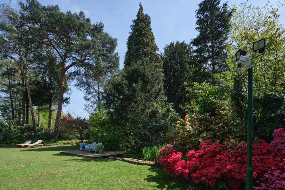 Landhuis price on application in Breda, The Netherlands Montenspark 1