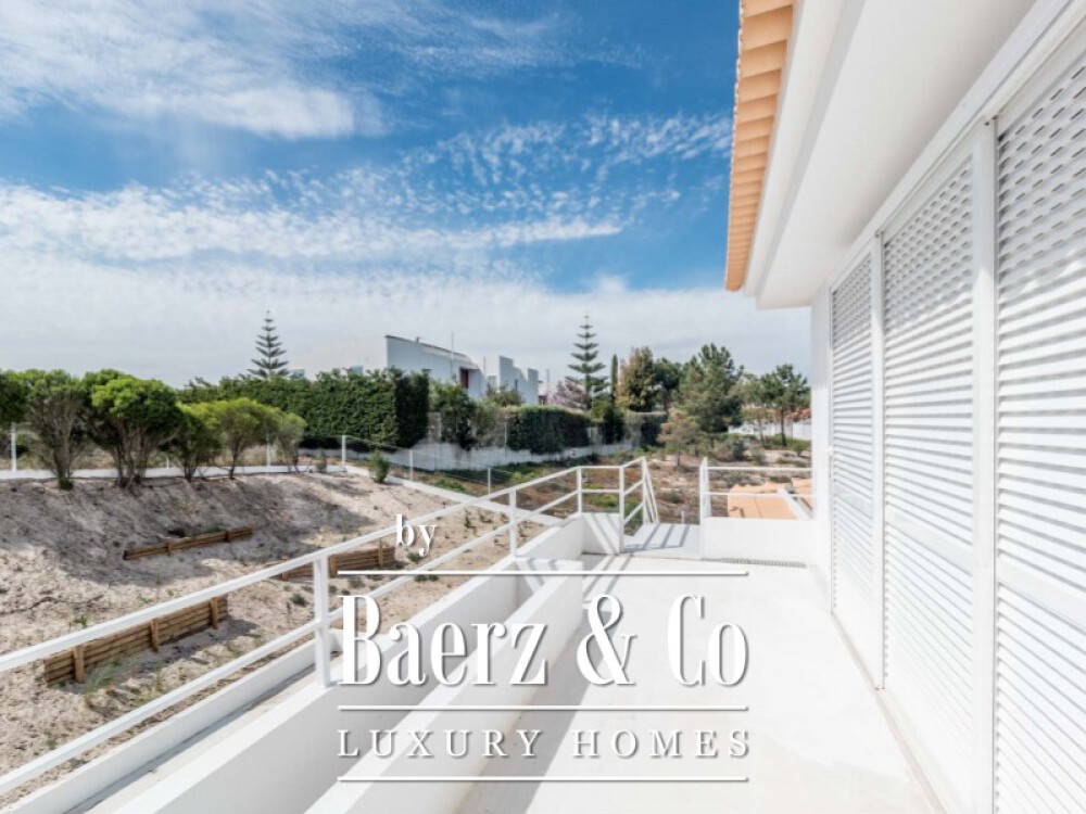 6 bedroom villa with garden, in Soltroia image