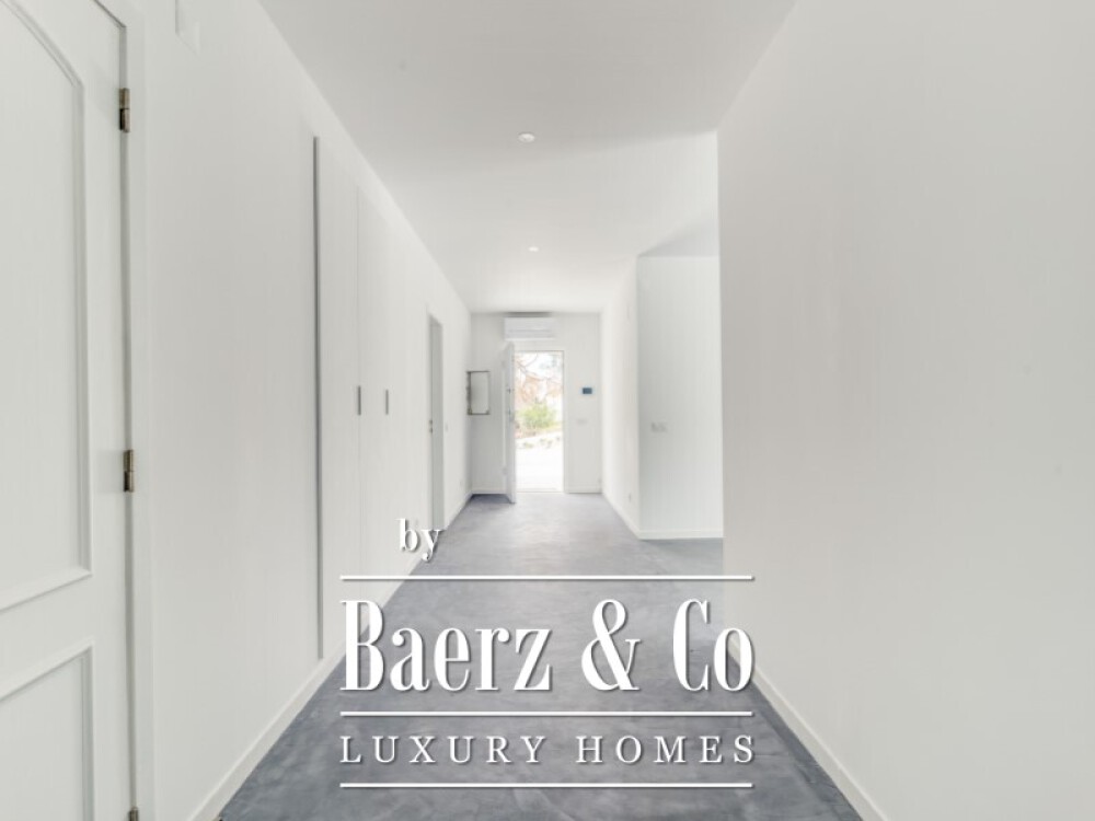 6 bedroom villa with garden, in Soltroia image