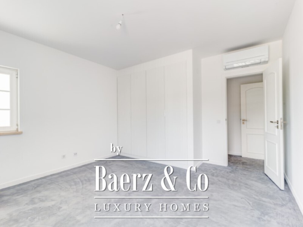 6 bedroom villa with garden, in Soltroia image