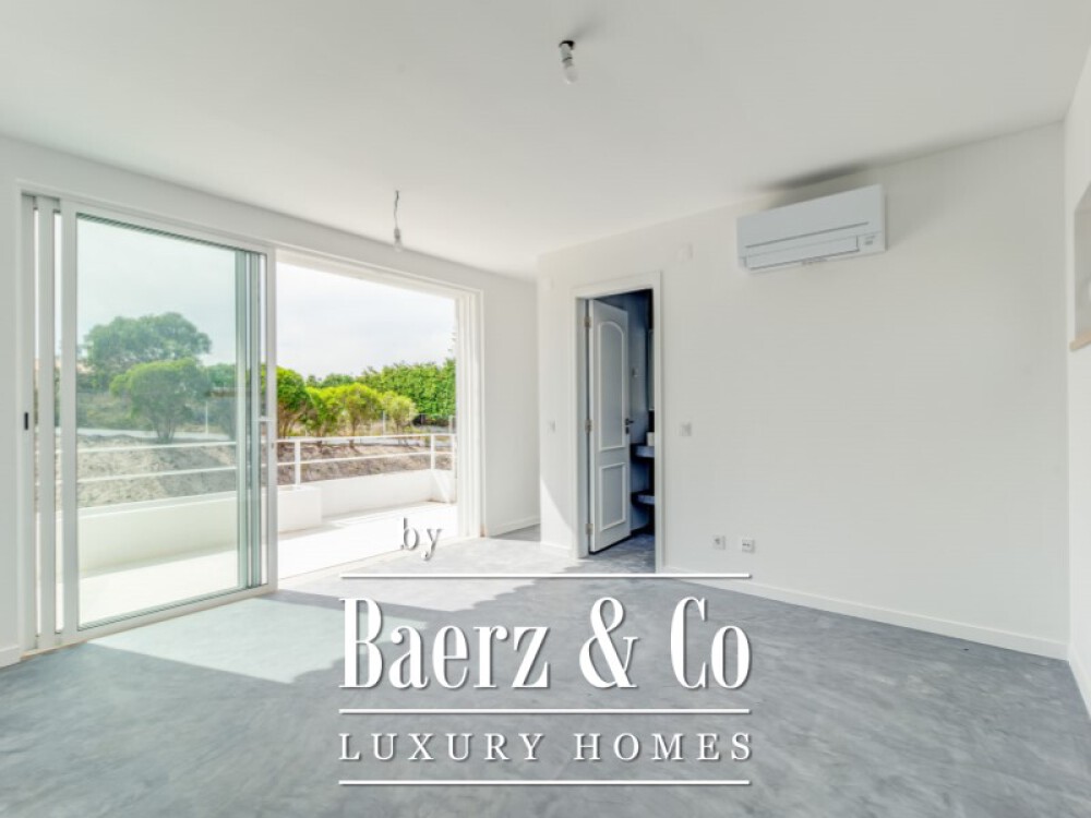 6 bedroom villa with garden, in Soltroia image