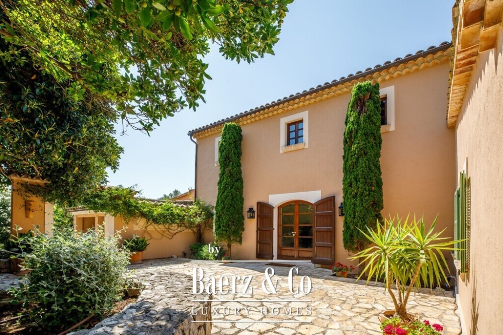 Beautiful finca in an idyllic location image