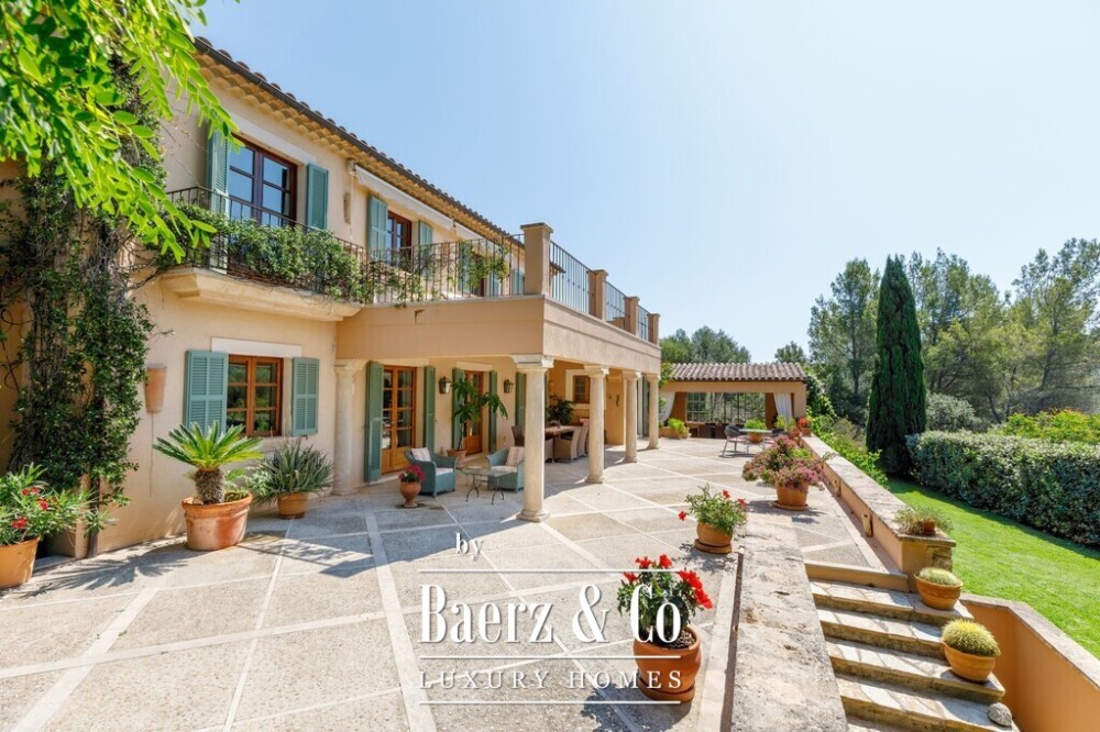 Beautiful finca in an idyllic location image