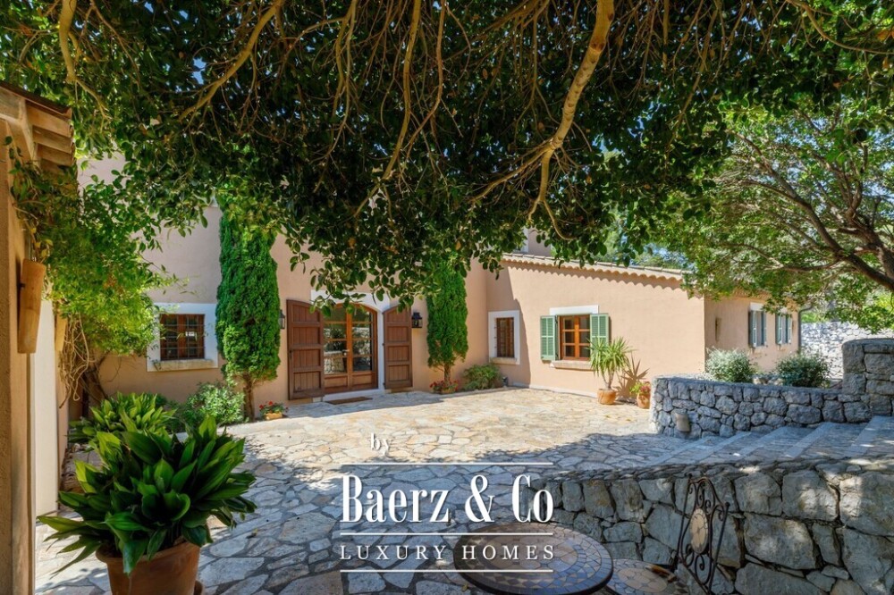 Beautiful finca in an idyllic location image