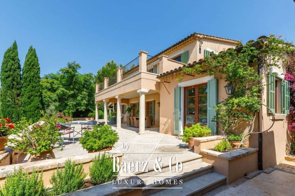 Beautiful finca in an idyllic location image