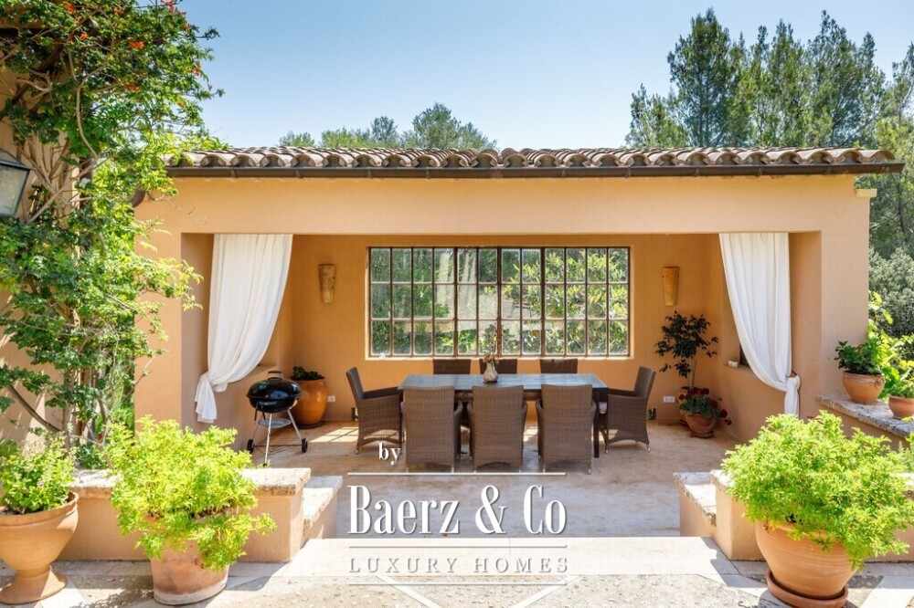 Beautiful finca in an idyllic location image