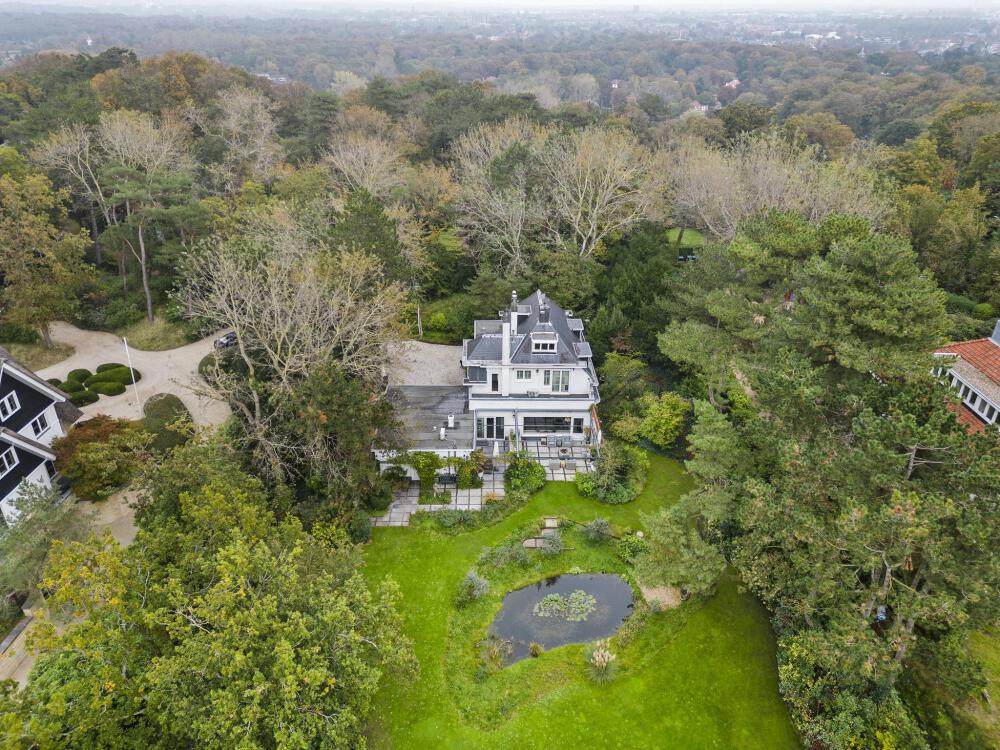 Villa for sale in Bloemendaal, The Netherlands Hoge Duin en Daalseweg