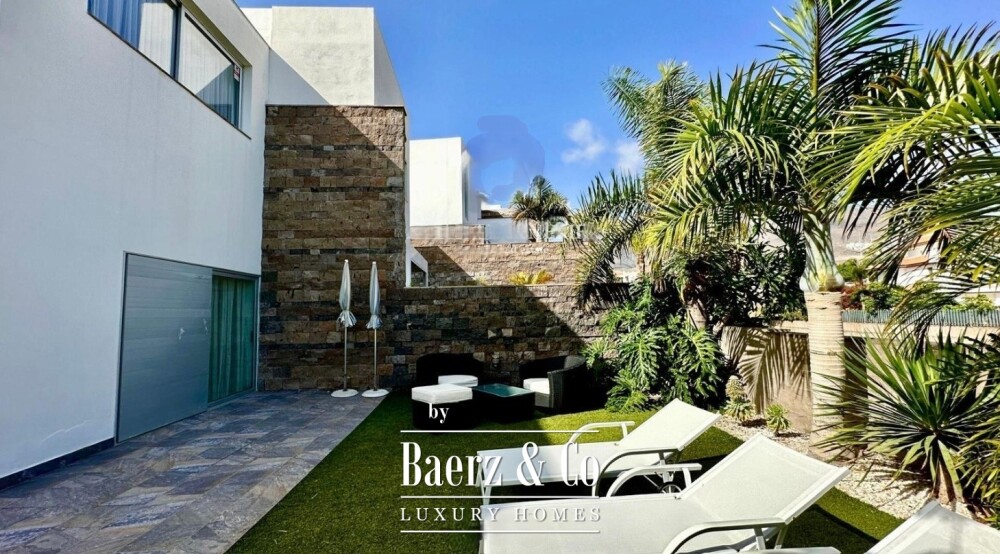 Exclusive villa in the El Duque area image
