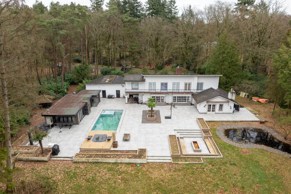 Landhuis for sale in Hilversum, The Netherlands Arubalaan 14 1213 VG