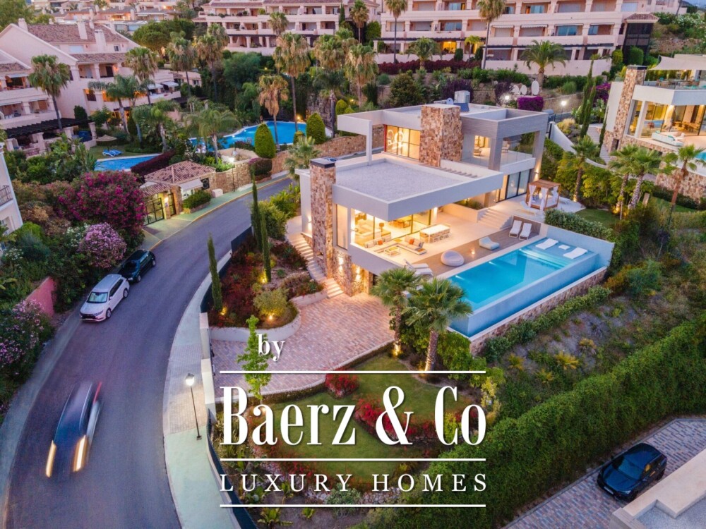 Villa - Nueva Andalucia - Marbella - Ref: 7988 image