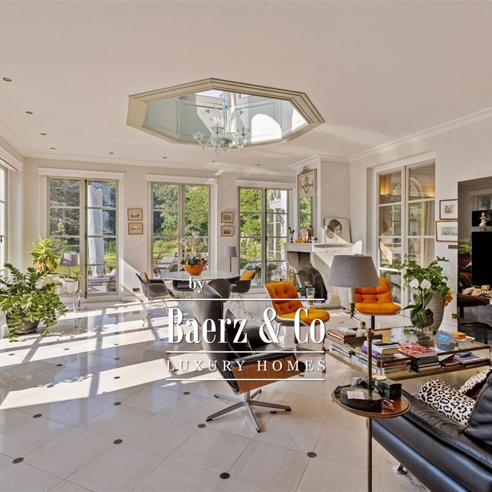 Prachtige villa op uniek domein van 1ha grond met lift en binnenzwembad/Hamman! image