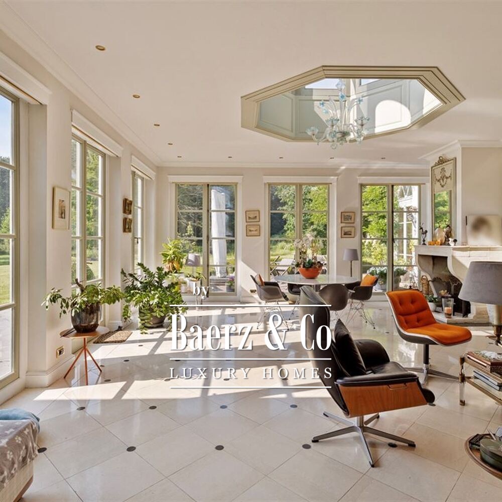Prachtige villa op uniek domein van 1ha grond met lift en binnenzwembad/Hamman! image