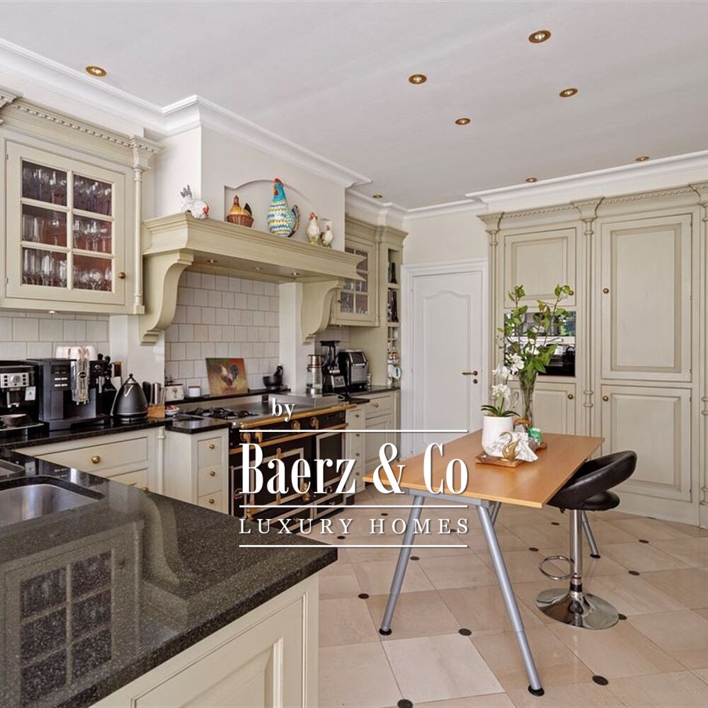 Prachtige villa op uniek domein van 1ha grond met lift en binnenzwembad/Hamman! image