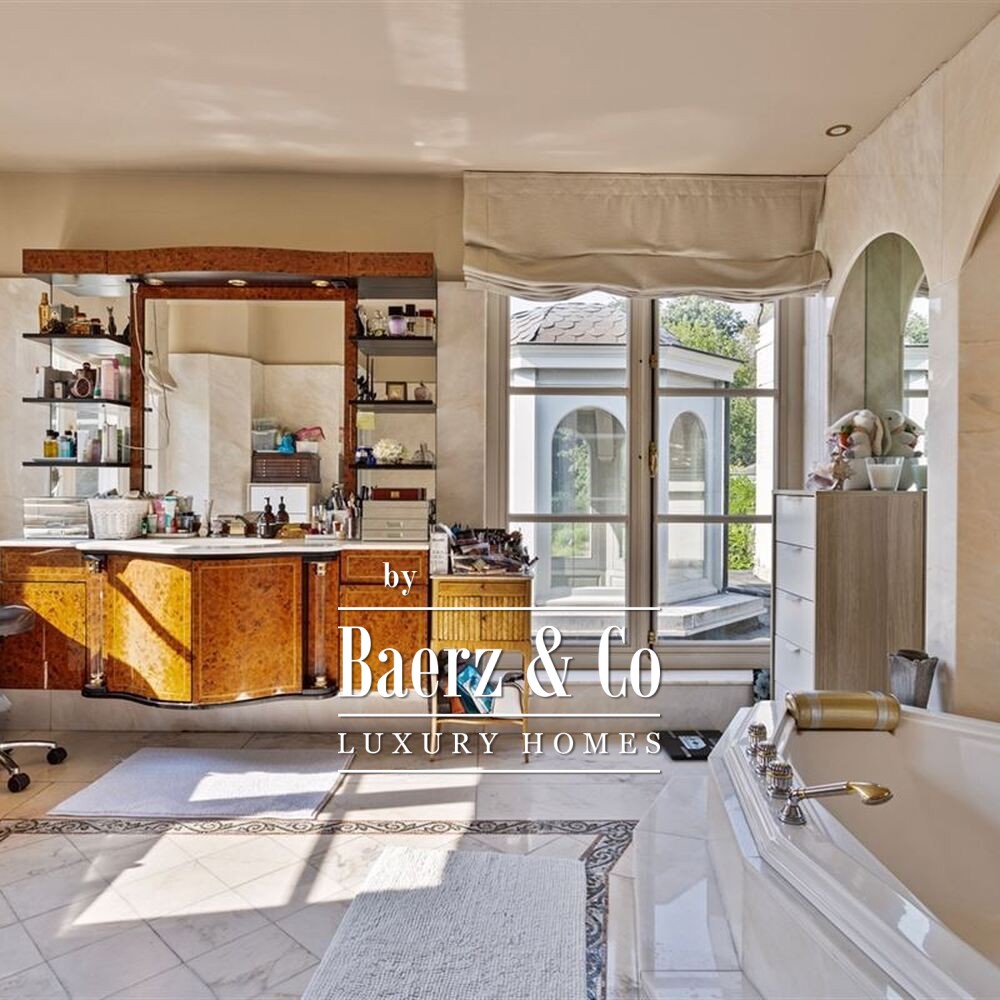 Prachtige villa op uniek domein van 1ha grond met lift en binnenzwembad/Hamman! image