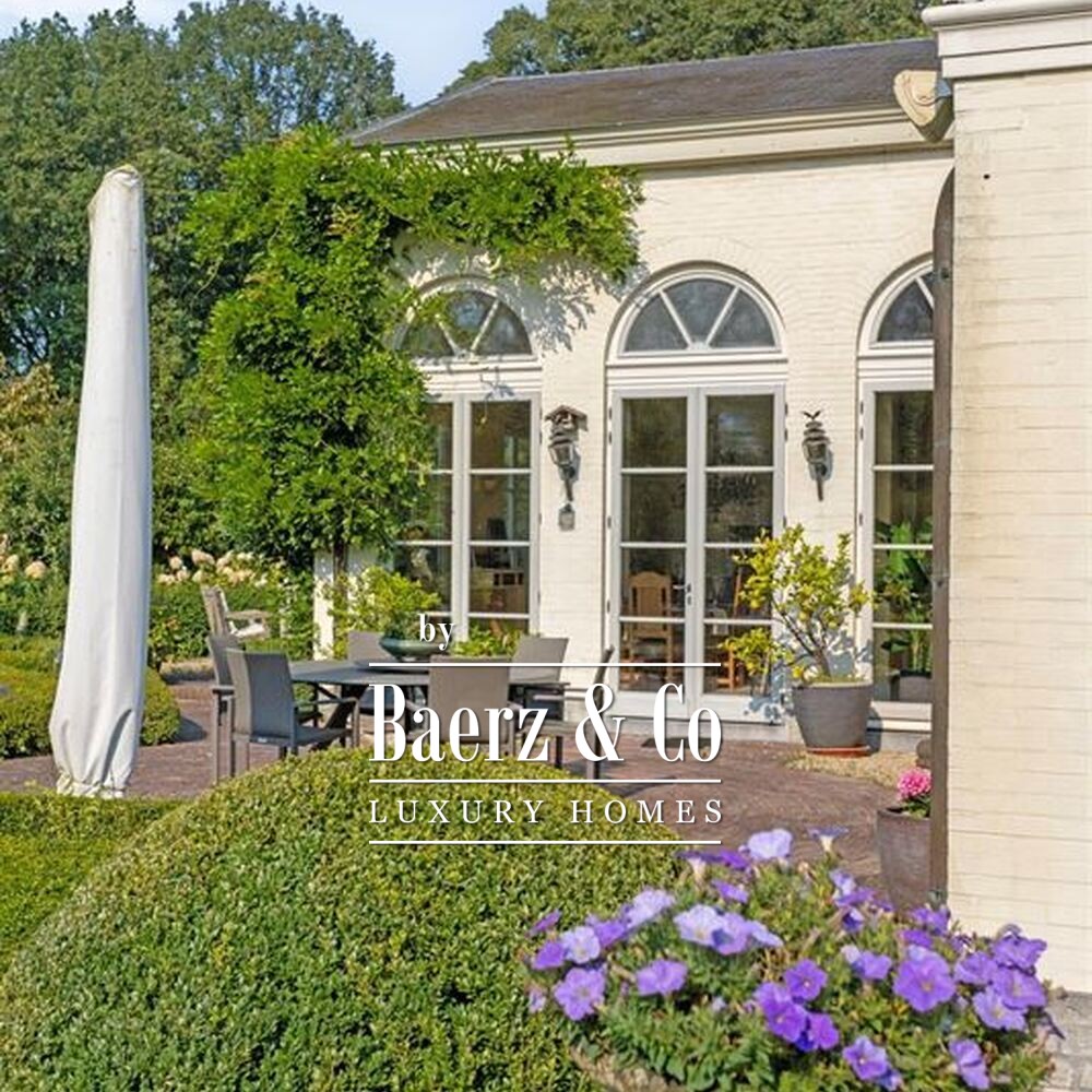 Prachtige villa op uniek domein van 1ha grond met lift en binnenzwembad/Hamman! image