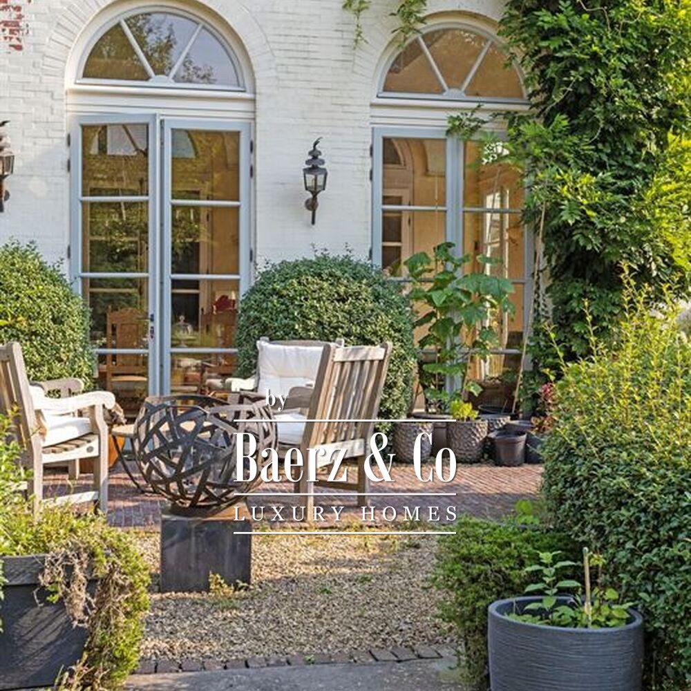 Prachtige villa op uniek domein van 1ha grond met lift en binnenzwembad/Hamman! image