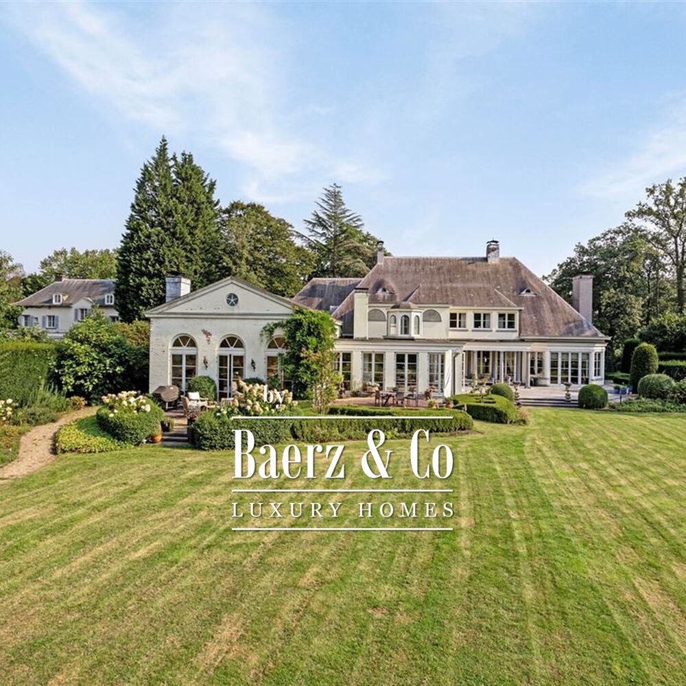Prachtige villa op uniek domein van 1ha grond met lift en binnenzwembad/Hamman! image
