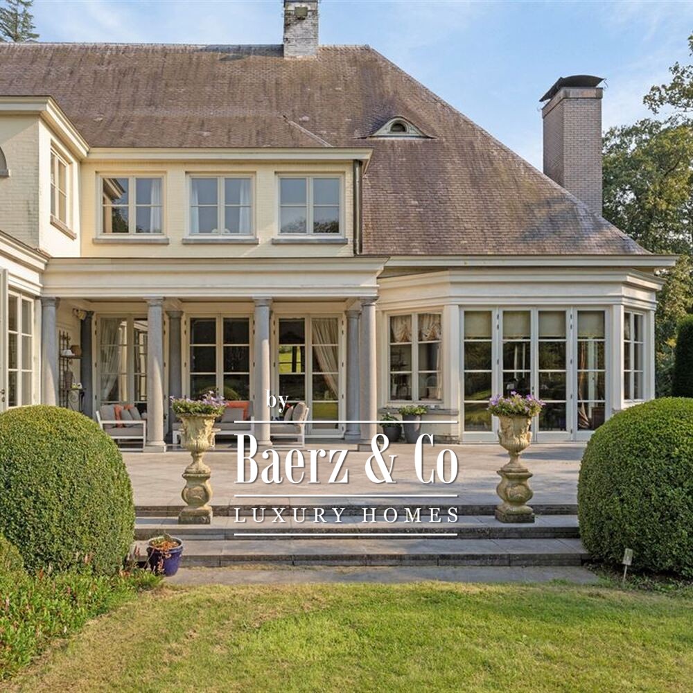 Prachtige villa op uniek domein van 1ha grond met lift en binnenzwembad/Hamman! image