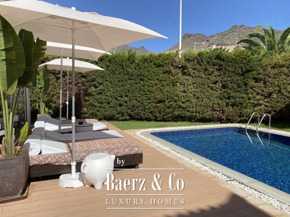 Luxurious villa in central area Tenerife south image