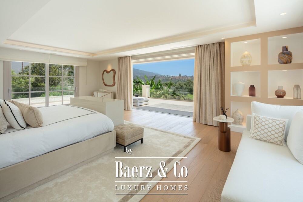Villa - Nueva Andalucia - Marbella - Ref: 8646 image