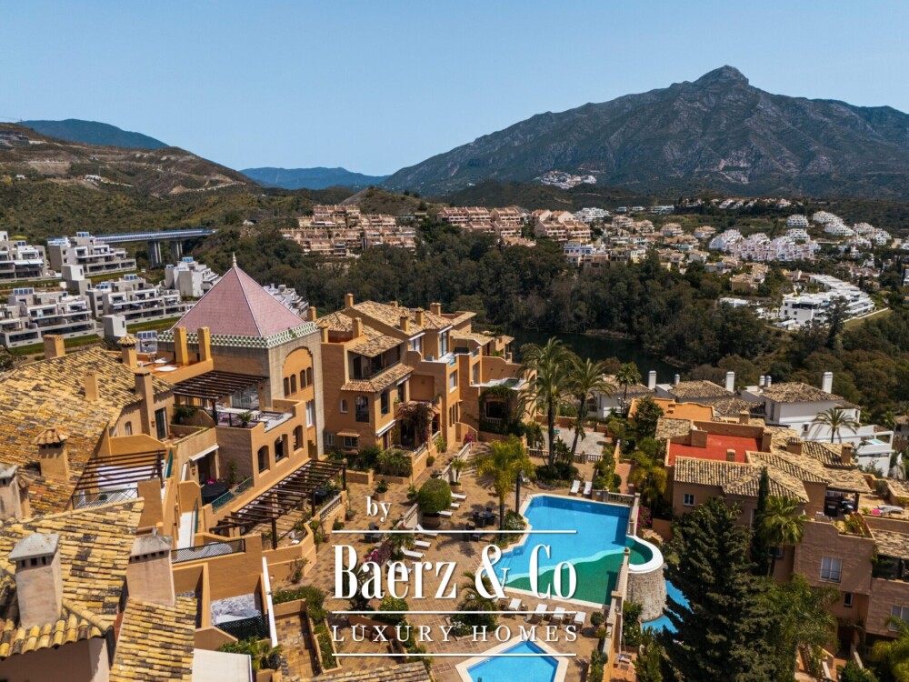 Apartment - Nueva Andalucia - Marbella - Ref: 8652 image