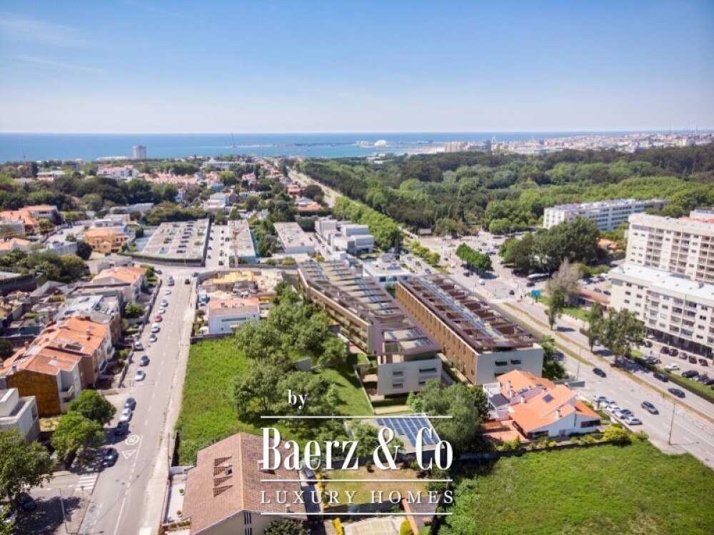 3 bedroom flat in residential area close to the city park, Porto image