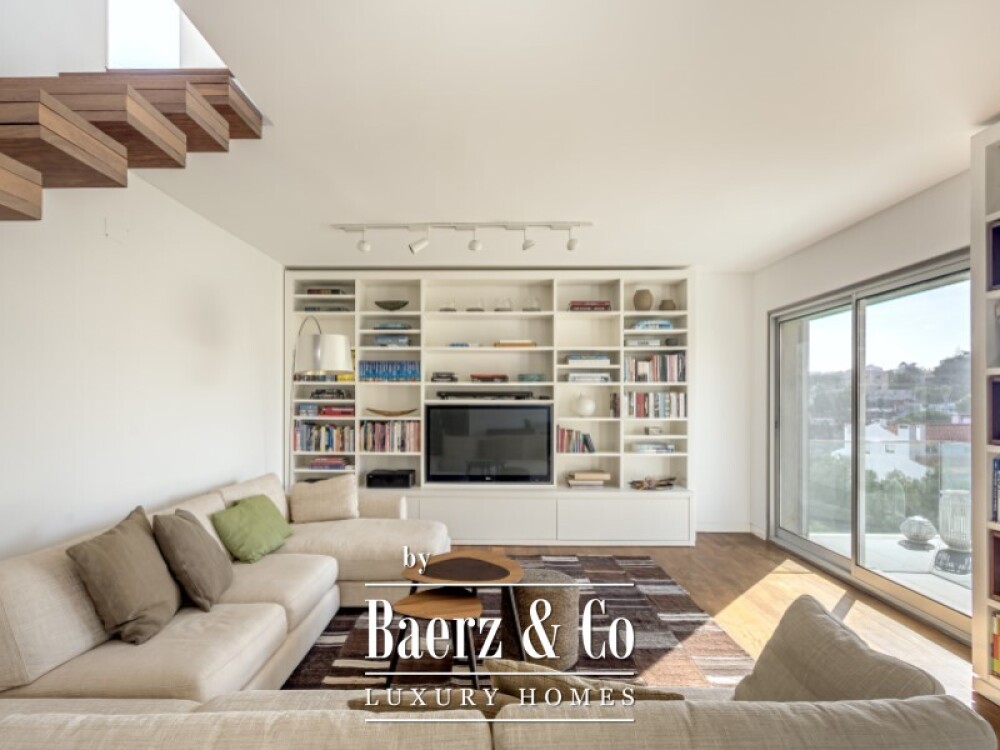 3 + 2 Bedroom Duplex Penthouse with Private Terraces, Pool and Sea View in Cascais image