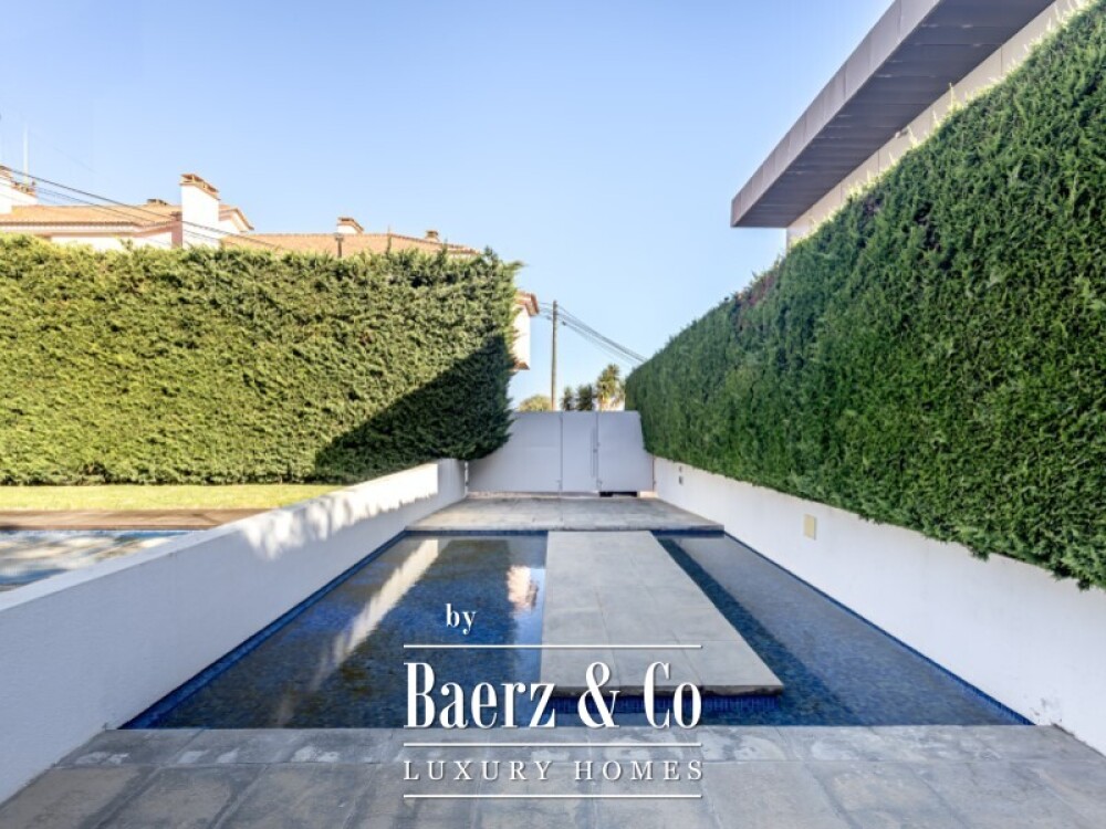 3 + 2 Bedroom Duplex Penthouse with Private Terraces, Pool and Sea View in Cascais image