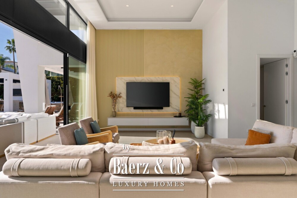 Villa - Nueva Andalucia - Marbella - Ref: 8697 image