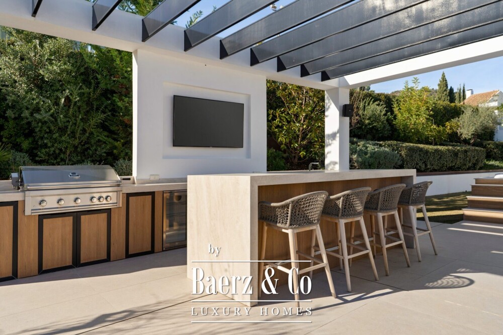 Villa - Nueva Andalucia - Marbella - Ref: 8697 image