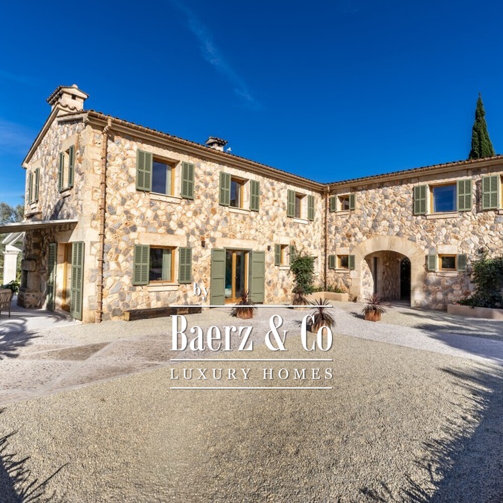 Spectacular country villa close to Pollenca image