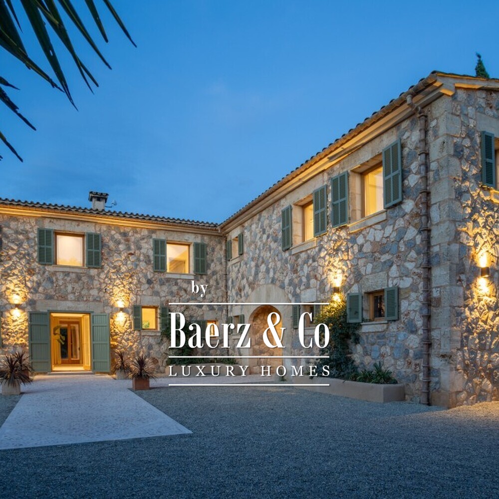 Spectacular country villa close to Pollenca image