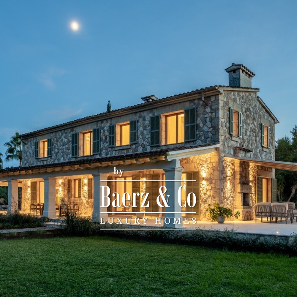 Spectacular country villa close to Pollenca image