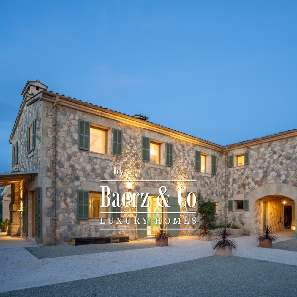 Spectacular country villa close to Pollenca image