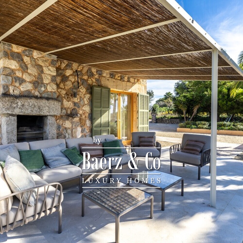 Spectacular country villa close to Pollenca image