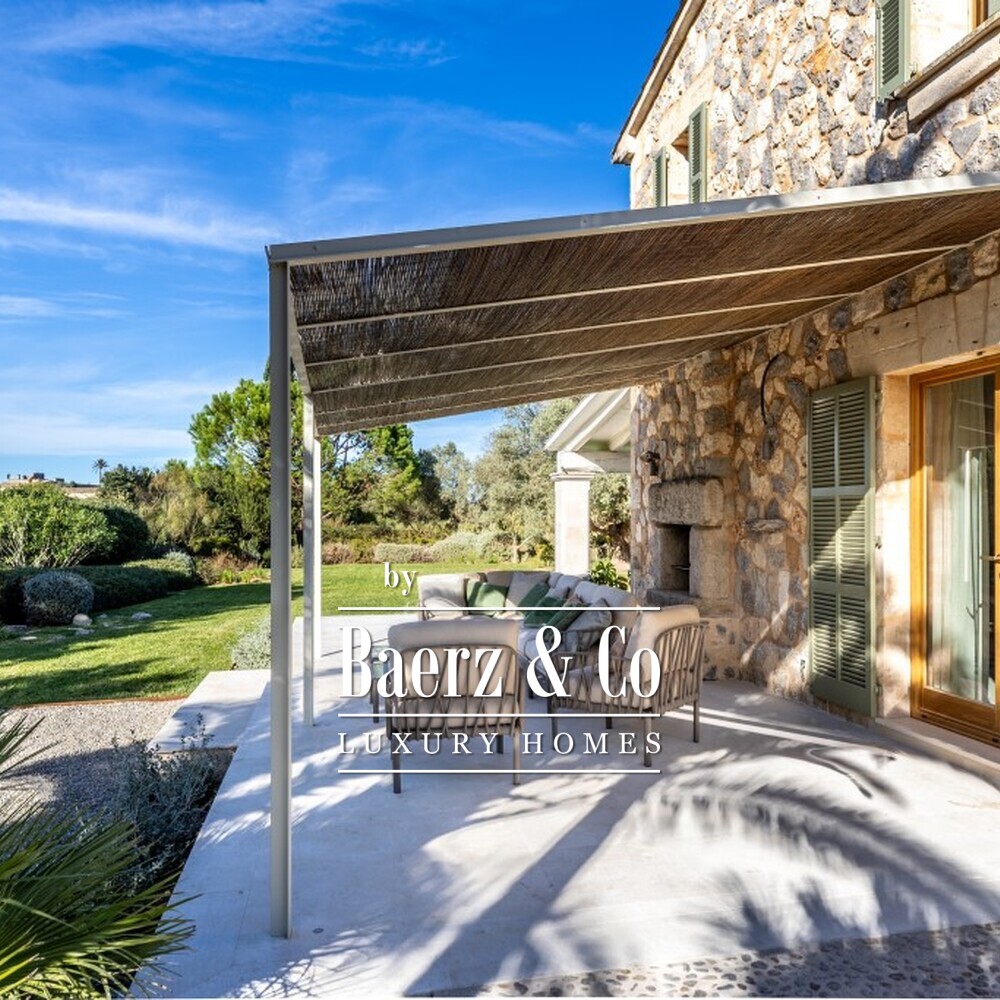 Spectacular country villa close to Pollenca image