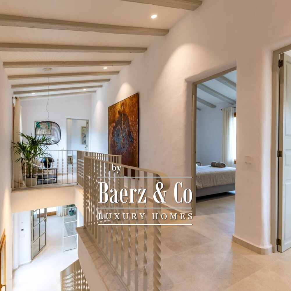 Spectacular country villa close to Pollenca image