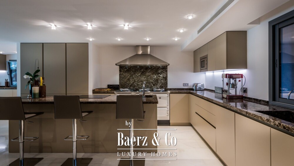 Villa - Nueva Andalucia - Marbella - Ref: 8708 image